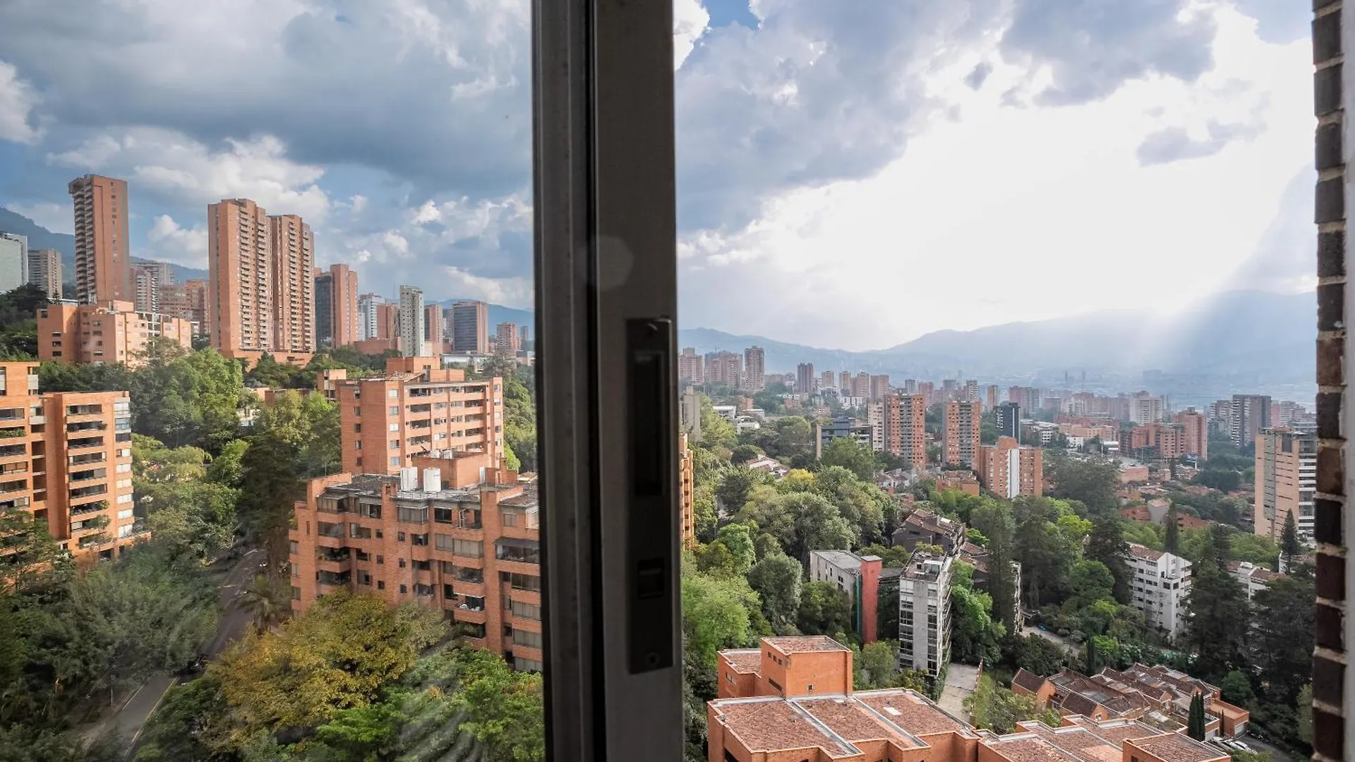 Апартаменты Stylish Suite In El Poblado, Near Provenza! Медельин